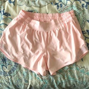LuLu Hotty hot 4” light pink lined shorts.